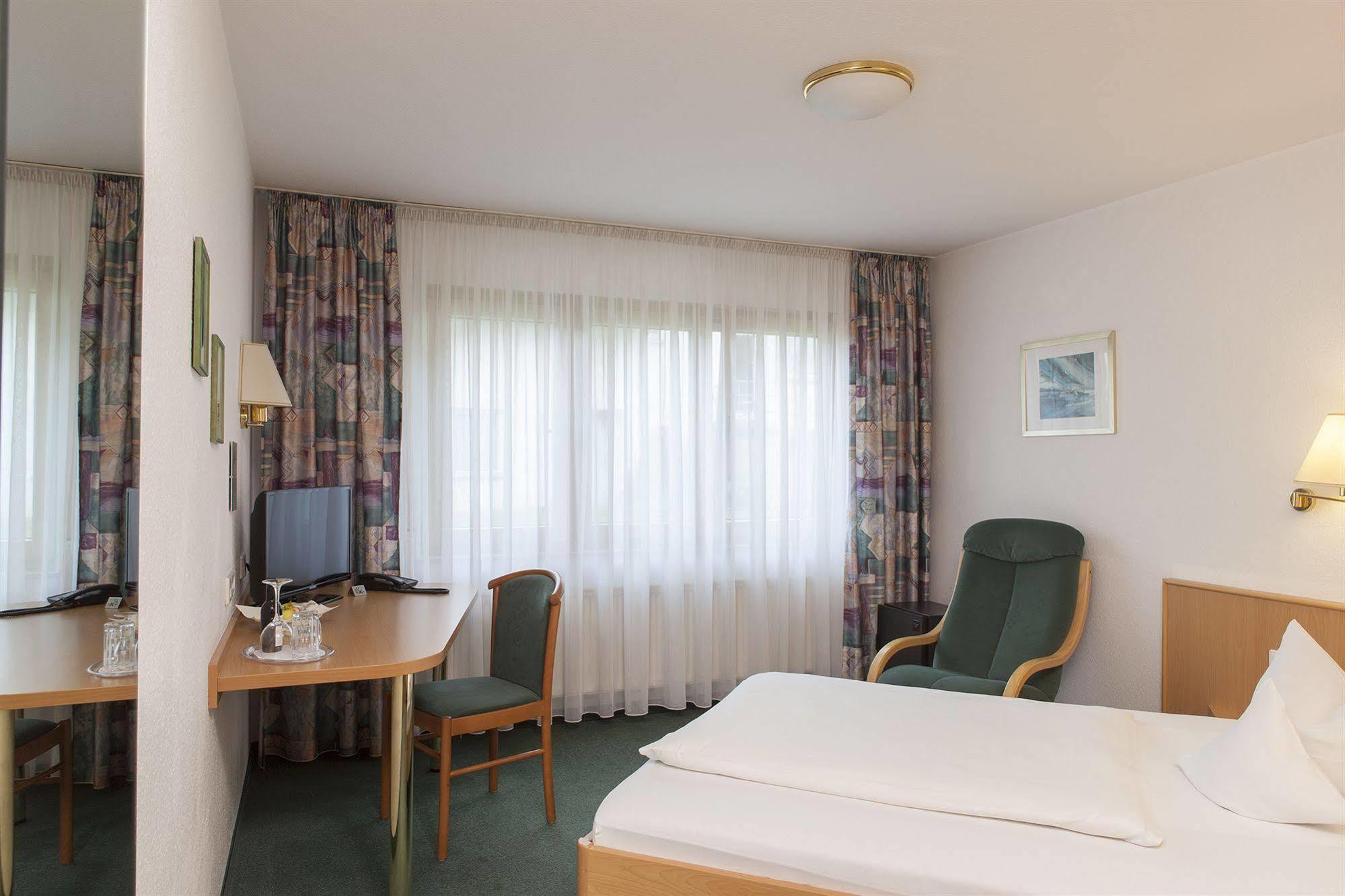 Hotel Lamm Ostfildern Zewnętrze zdjęcie