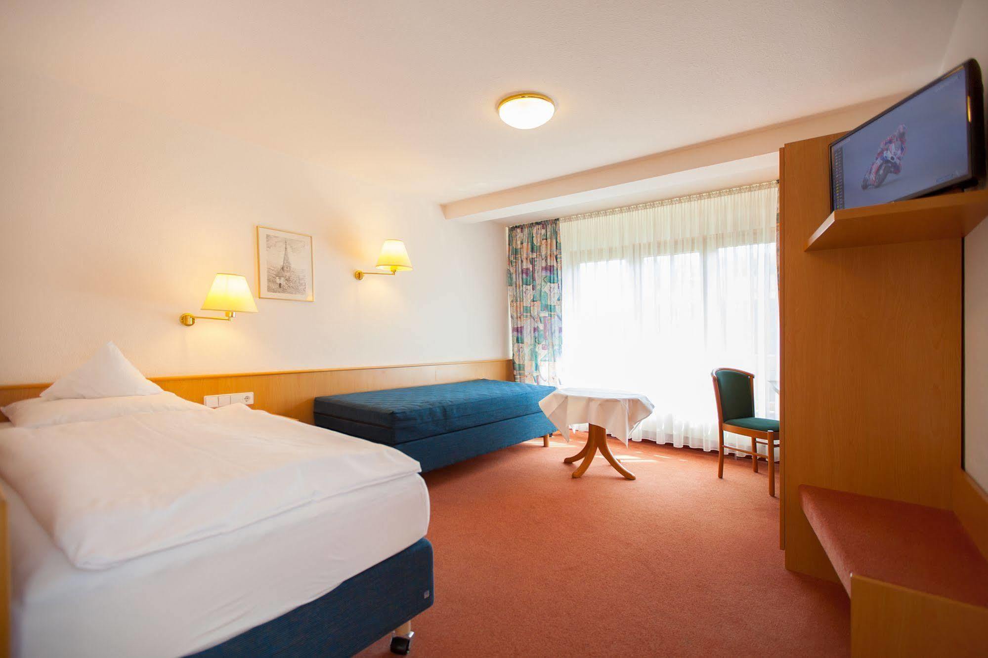 Hotel Lamm Ostfildern Zewnętrze zdjęcie